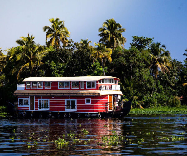 The Houseboat Lullaby Sojourn